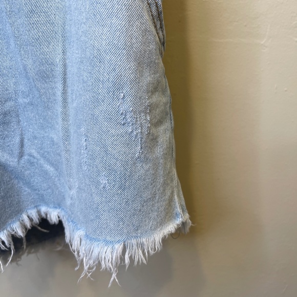 Wild Fable | Factory Distressed Perfect Light Wash Vintage Worn-In Shortalls - Picture 6 of 10